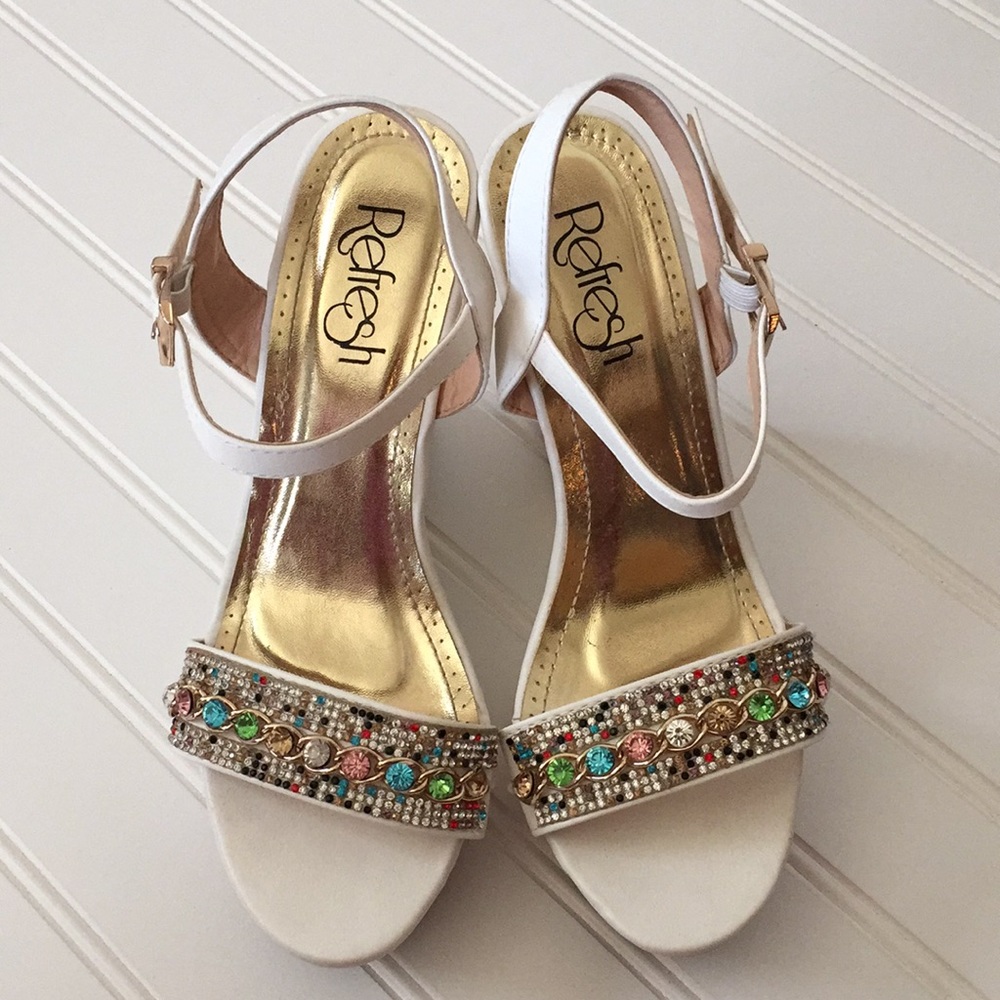 Wedges with jewels 😍👡